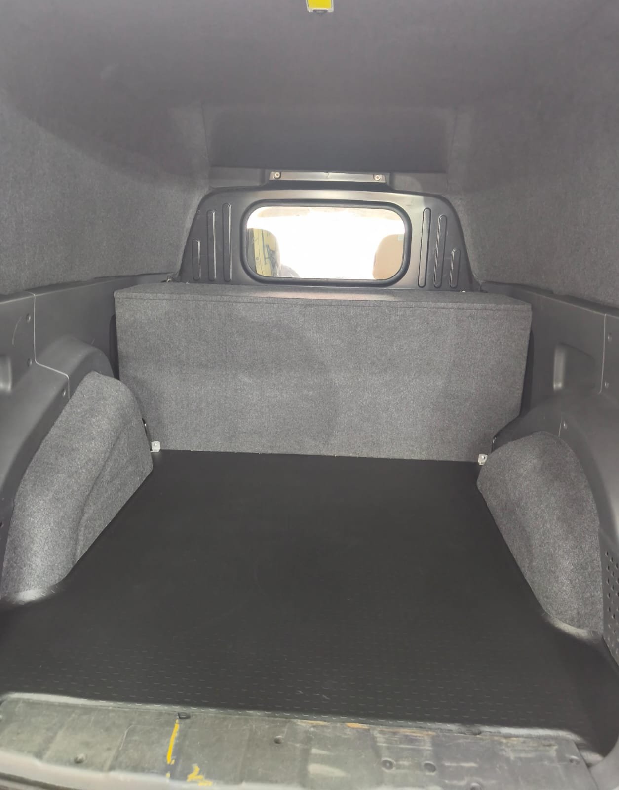Recubrimiento interno Fiat fiorino con GNC interno - Recubrimiento y equipamiento M&H Designs